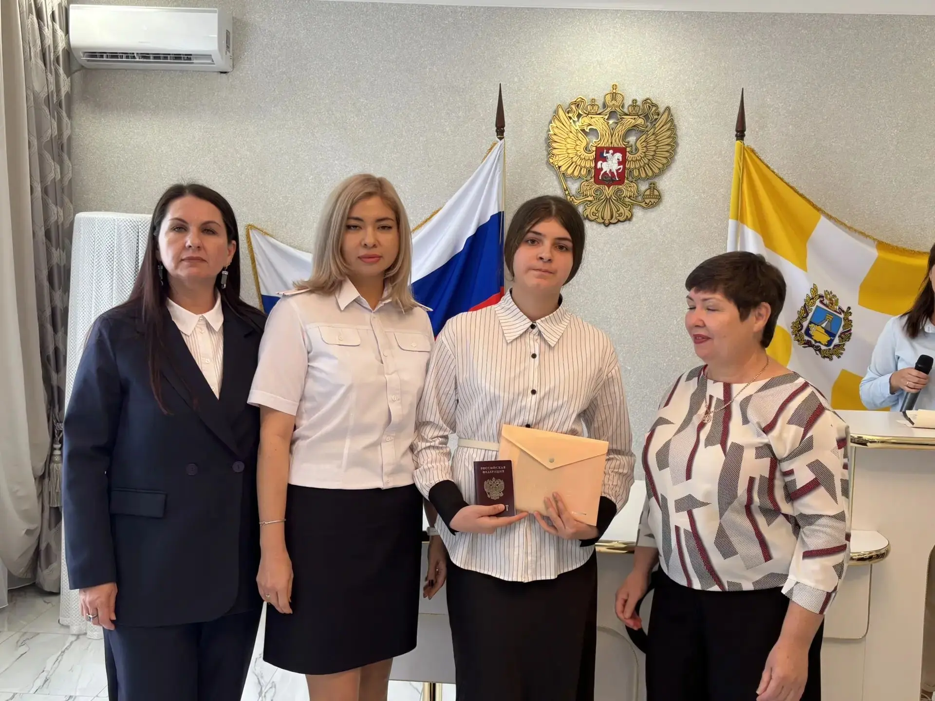 Важный день в жизни: вручение первых паспортов!