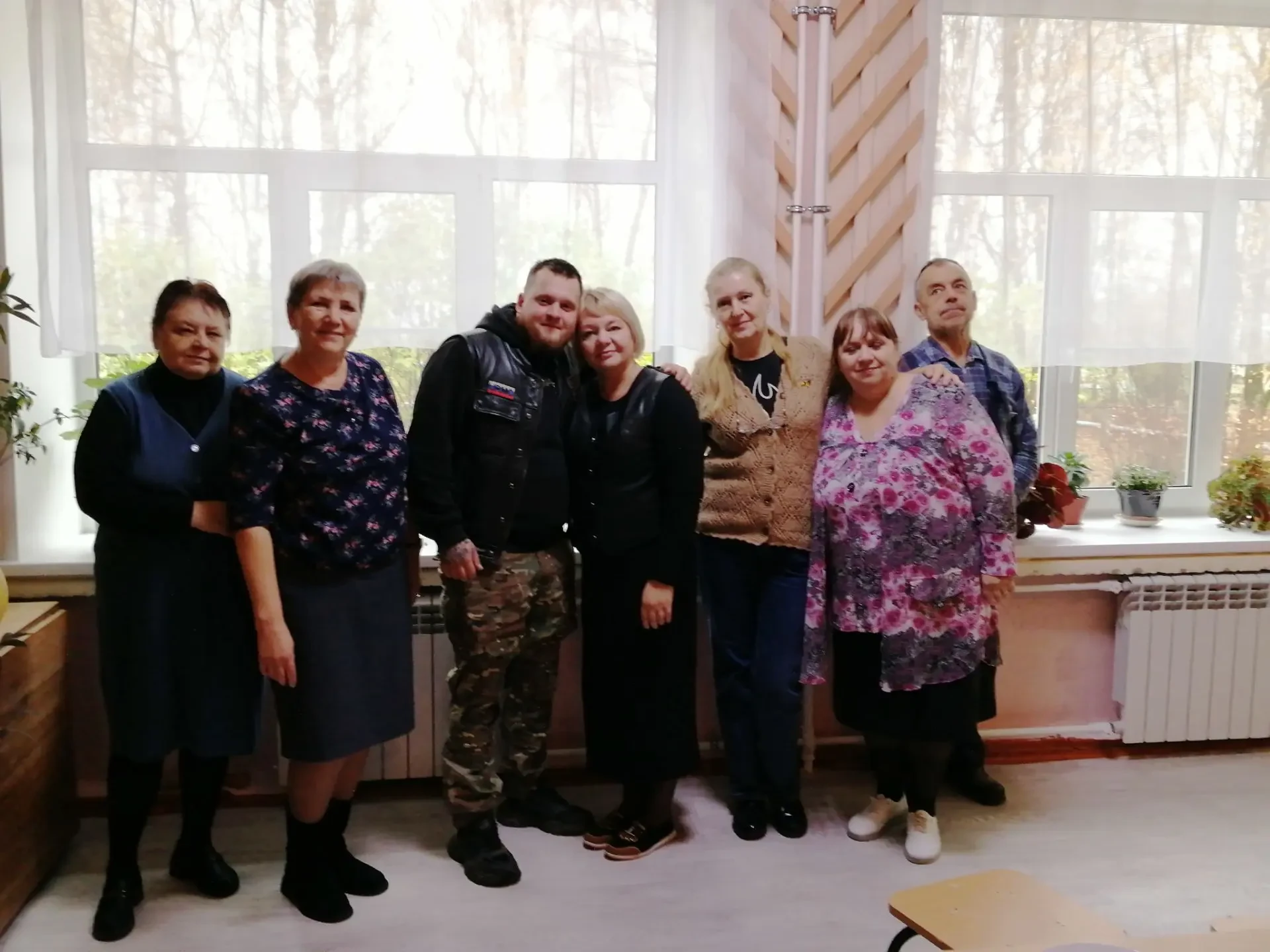 Сегодня в нашу школу с визитом приехали  выпускники Белов Дмитрий и Кузнецов Александр,...