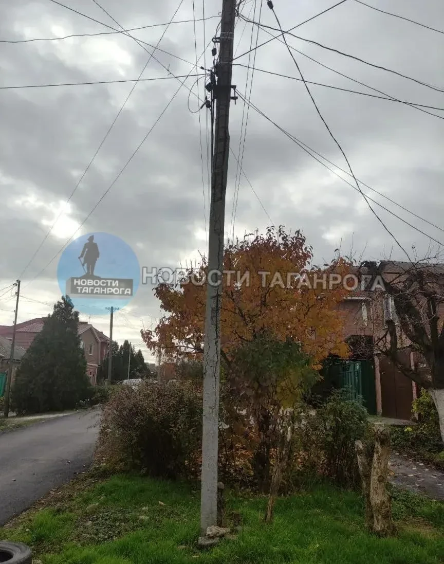 В 15-м переулке жалуются на аварийные столбы и темноту