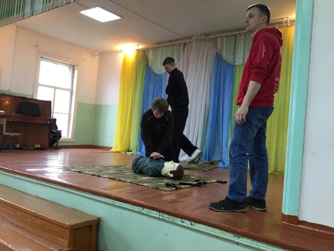 🚑 Уроки первой помощи для десятиклассников прошли в Каргопольской школе 🩺