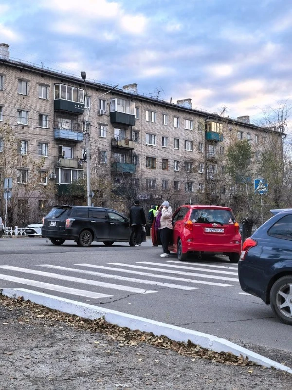 😱 Водитель легковушки сбил девушку на пешеходном переходе в центре Читы