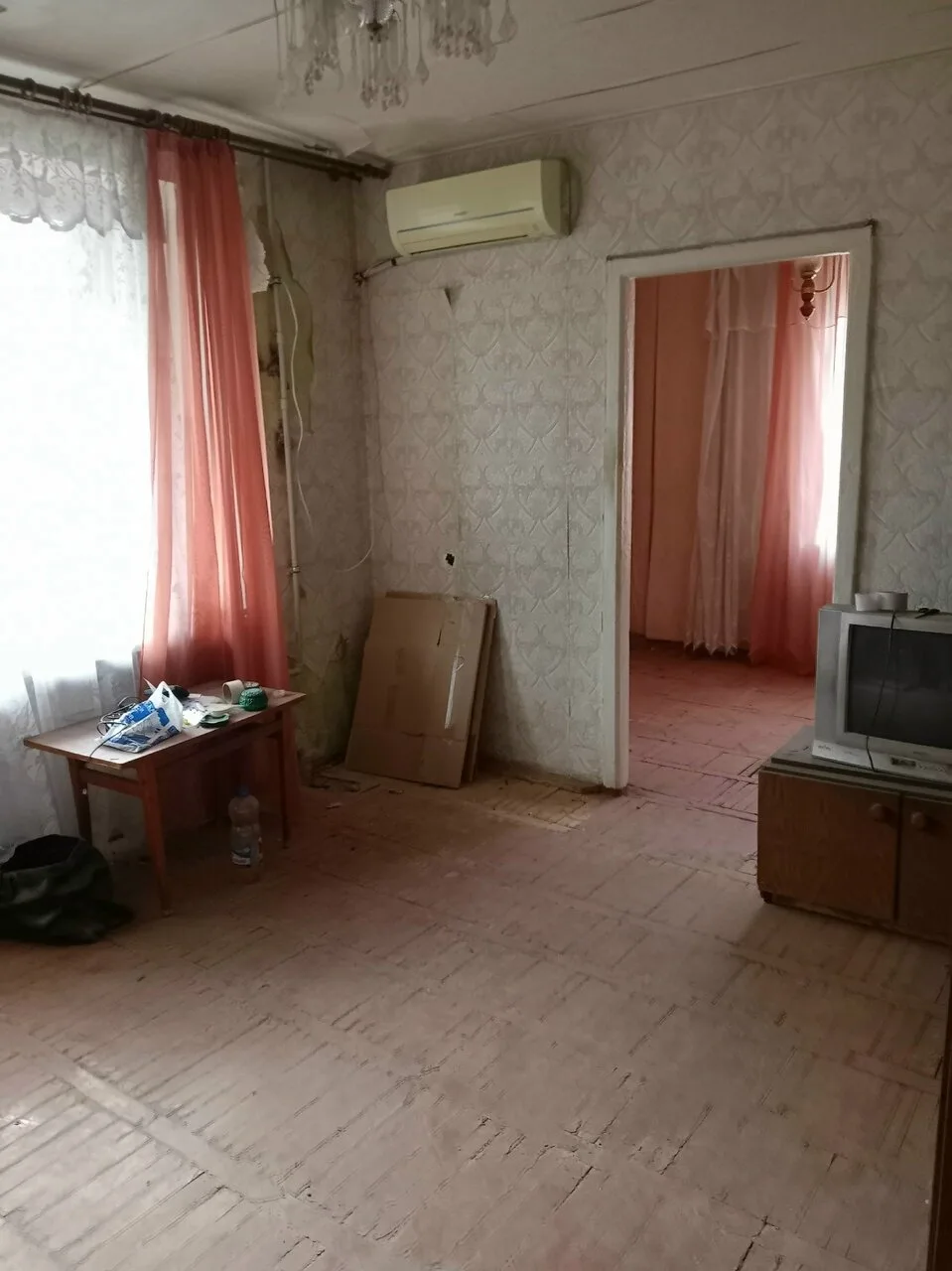 Продам 2-комнатную квартиру, 3/9 эт., район Шахтёрской площади