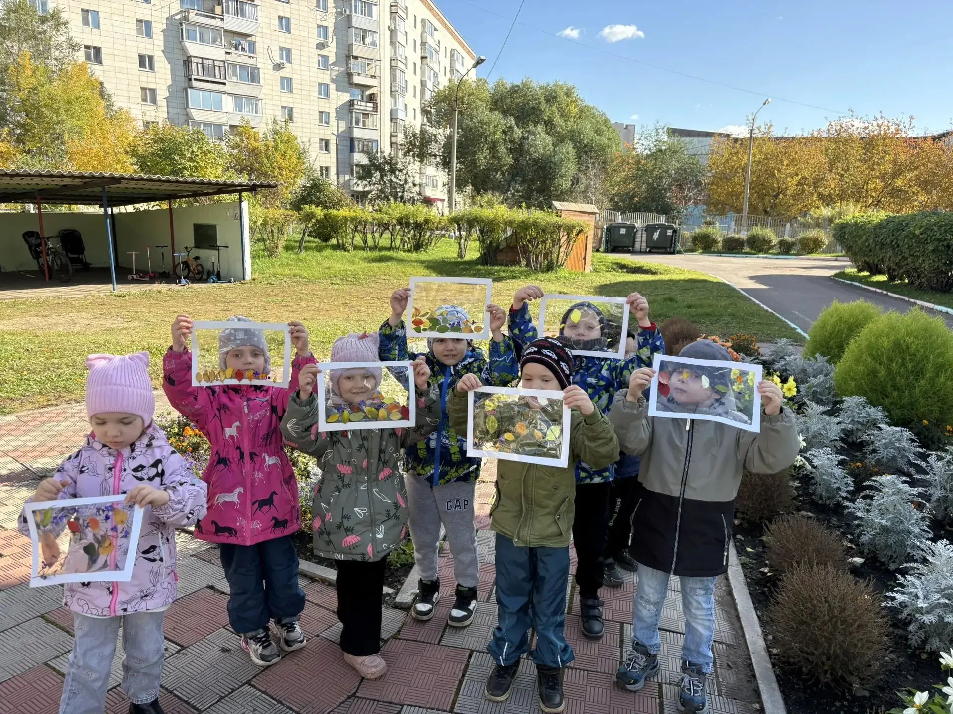 Осень — это удивительное время года, которое вдохновляет на творчество. 🧑‍🎨