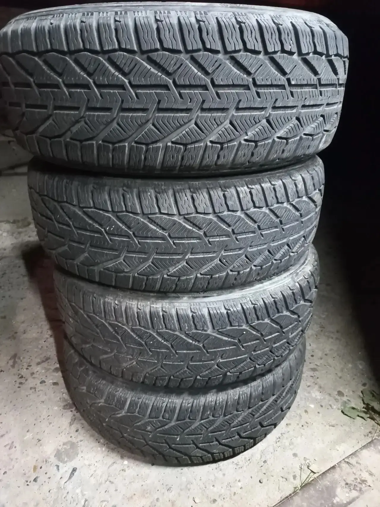 Продам зимние шины липучка Kormoran SUV Snow 215/55r17 в отличном состоянии. Год выпуск...