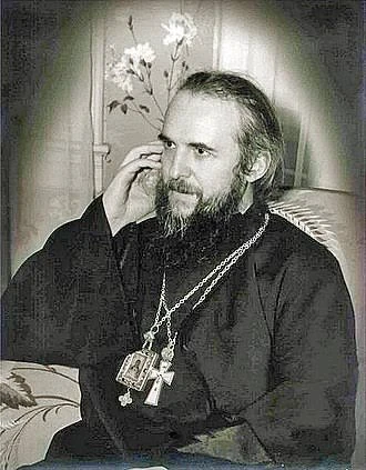 Активный эгоист обижает, пассивный обижается.