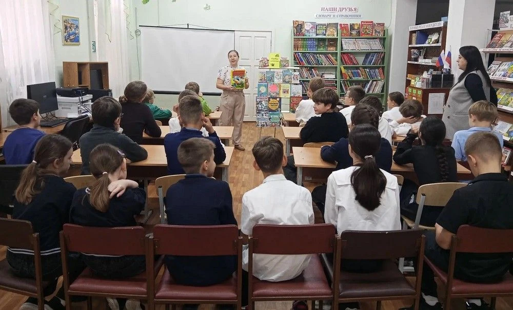 ГИМНАЗИСТЫ ПОЗНАКОМИЛИСЬ С БИБЛИОТЕКОЙ ИМЕНИ ГАЙДАРА