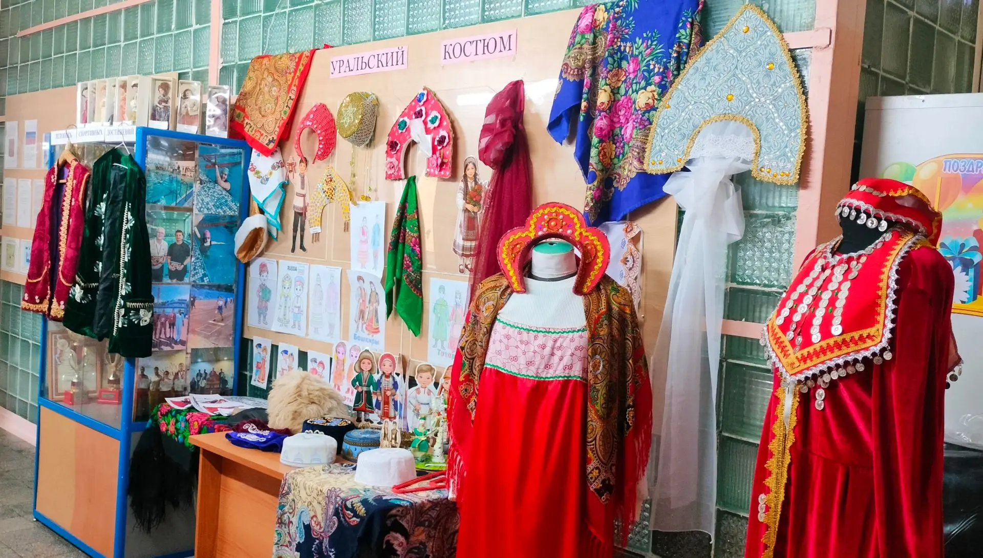 🔊Выставка «Уральский костюм»: традиции, ожившие в деталях!👗👒🧣