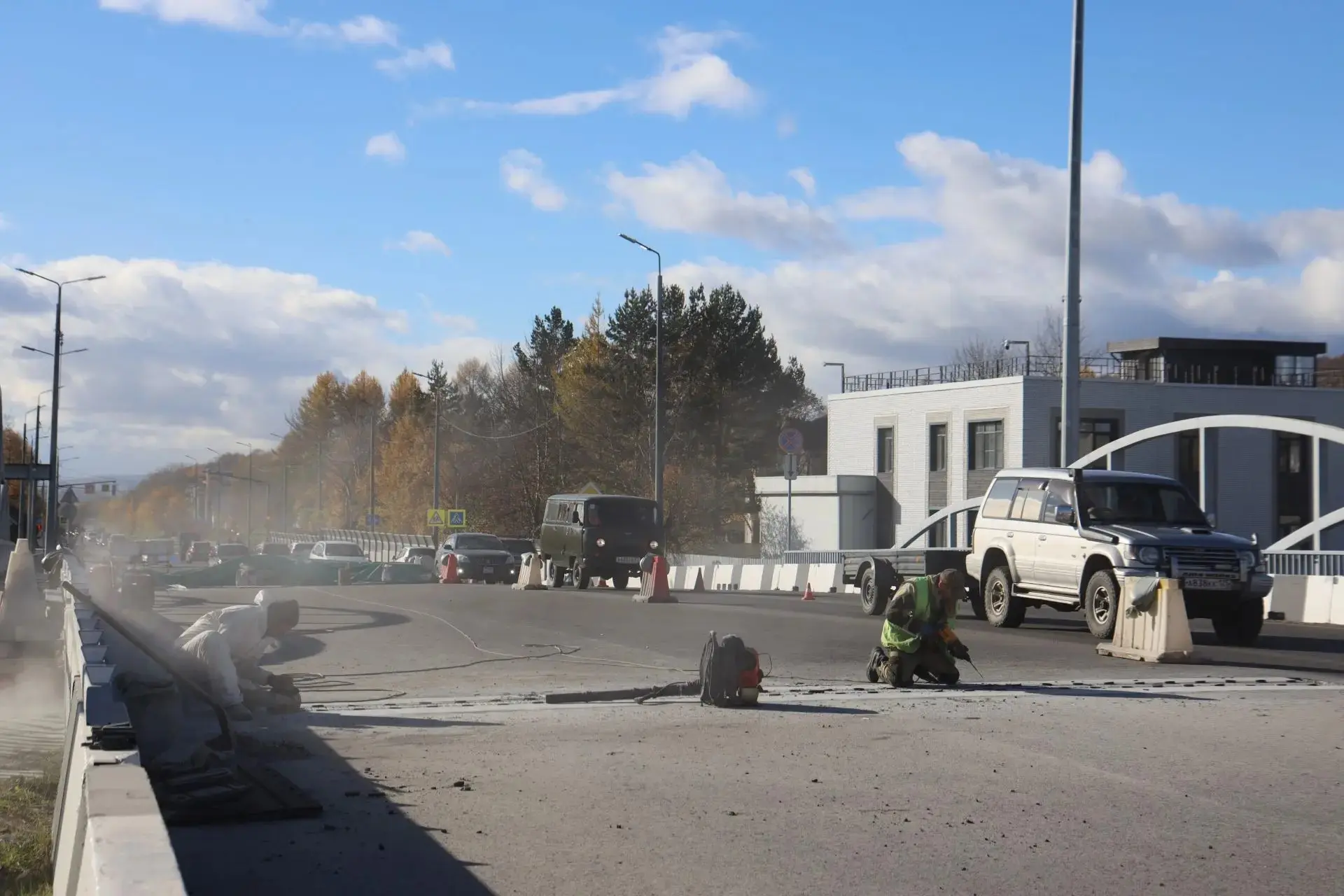 🛣 В Елизове ремонтируют мост через Половинку