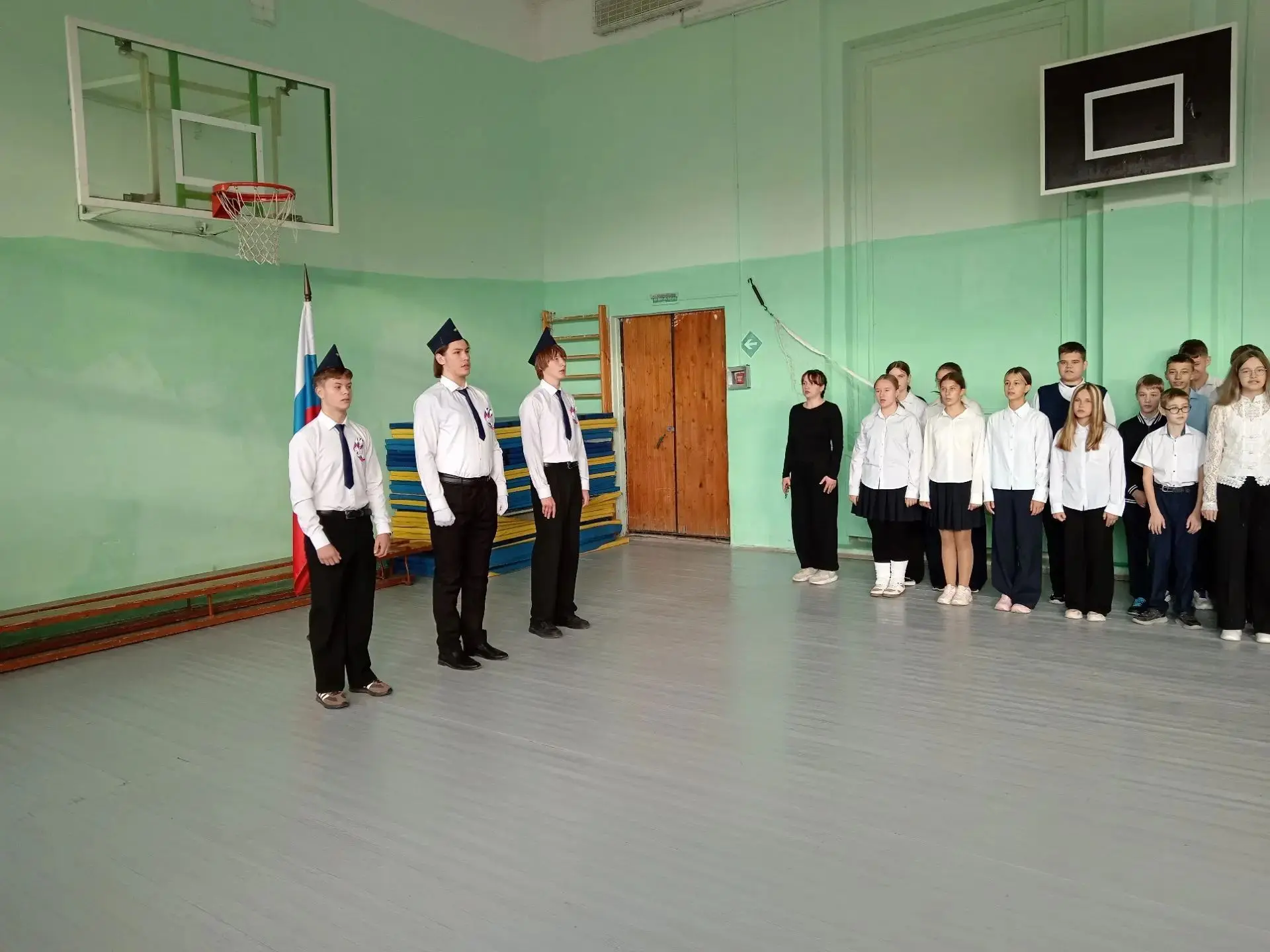 🎉 Торжественная линейка: вынос флага, награды и победы! 🎉