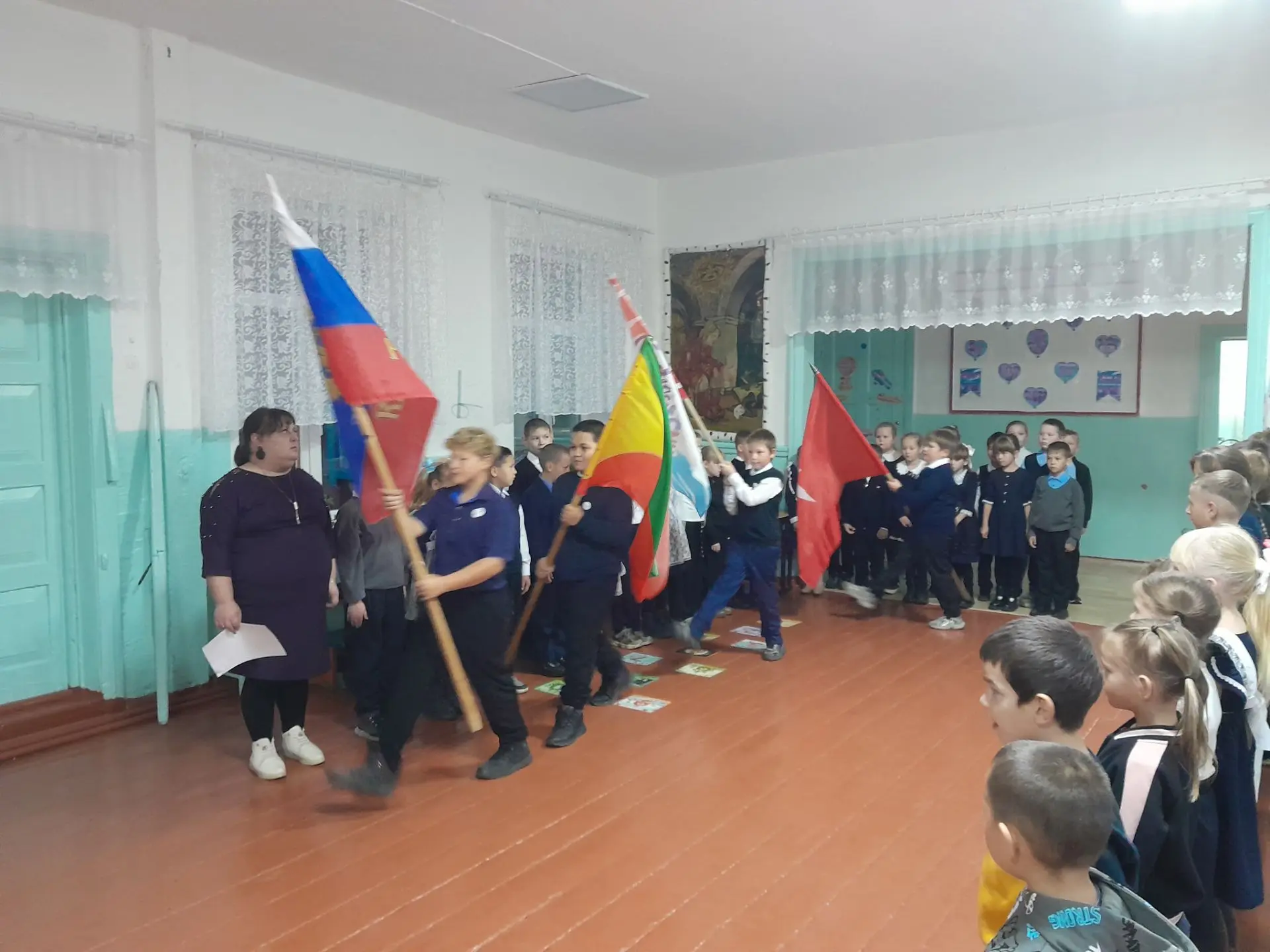 Сегодняшний день в школе начался с торжественной линейки, посвящённой важным событиям в...