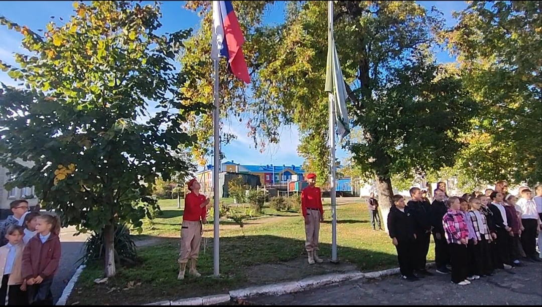🎗 12 октября в нашем образовательном центре прошла торжественная линейка, посвящённая ...