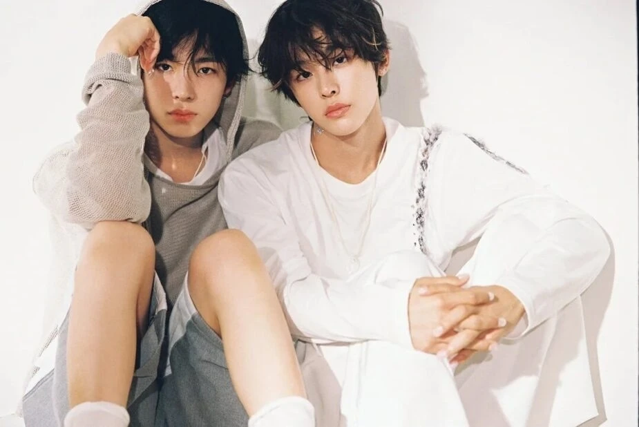 Участники NCT WISH Юши и Рику подверглись критике за свое поведение во время недавнего ...