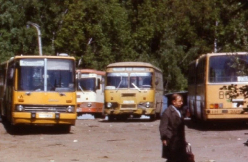 🚋 Старые автобусы на конечной Веерной улицы