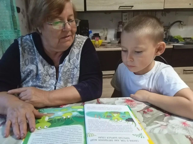 Когда сказки читают бабушки: тепло, уют и секреты долголетия ❤