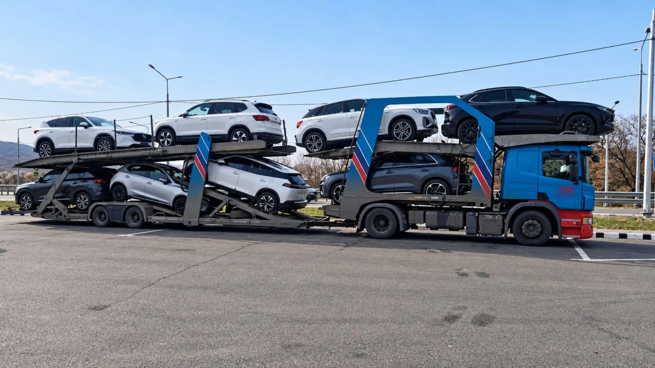 🚘 Очередная партия автомобилей для наших клиентов отправилась в путь