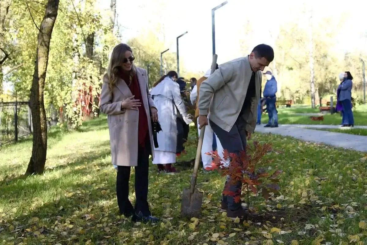 🌳 Аллею из 40 дубов высадили у перинатального центра в Великом Новгороде.