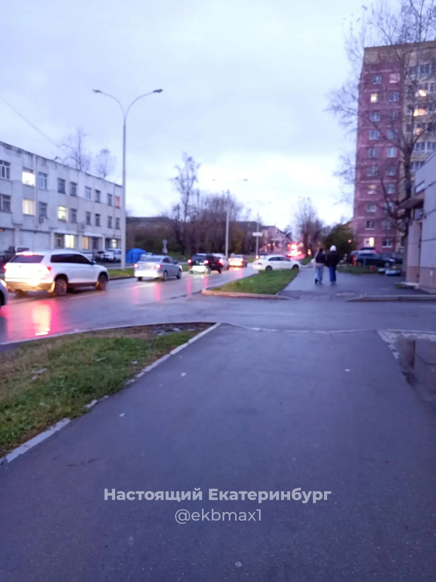 Прошу объяснить, зачем вообще поставили светофор на Латвийской-Новой? На ровном месте с...