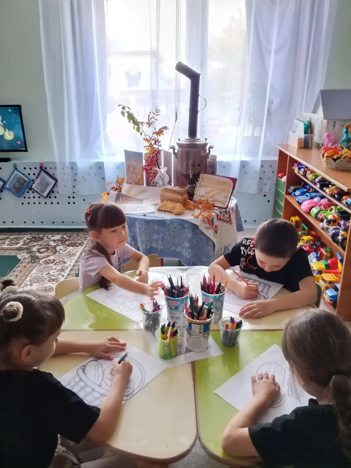 Вот он Хлебушек душистый,