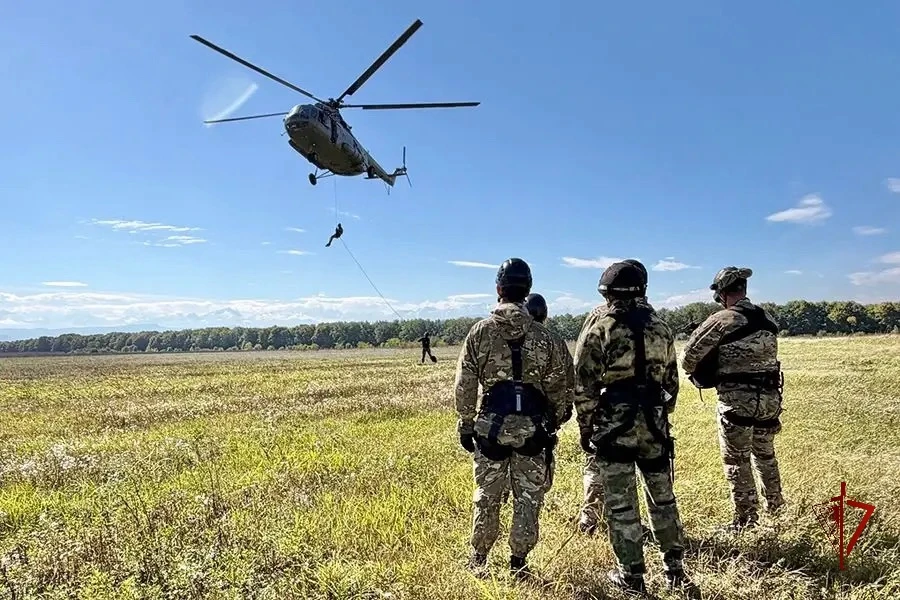 В Кабардино-Балкарии спецназовцы Северо-Кавказского округа Росгвардии отработали беспар...