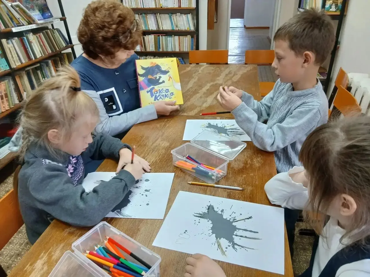 🎨 Когда клякса становится чудом: творческий день в библиотеке! 🎨