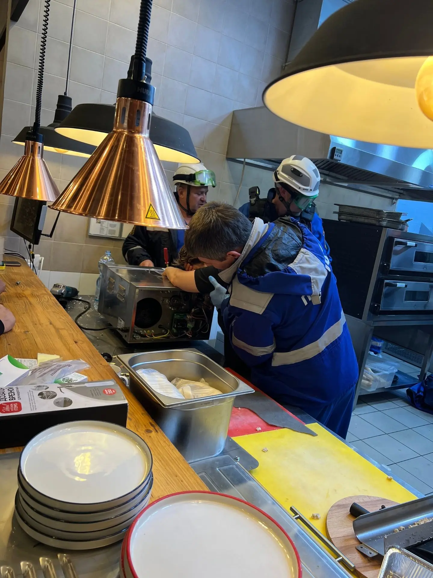В среду, 7 октября, пензенские спасатели пришли на помощь работнице кафе на 2-м этаже Т...