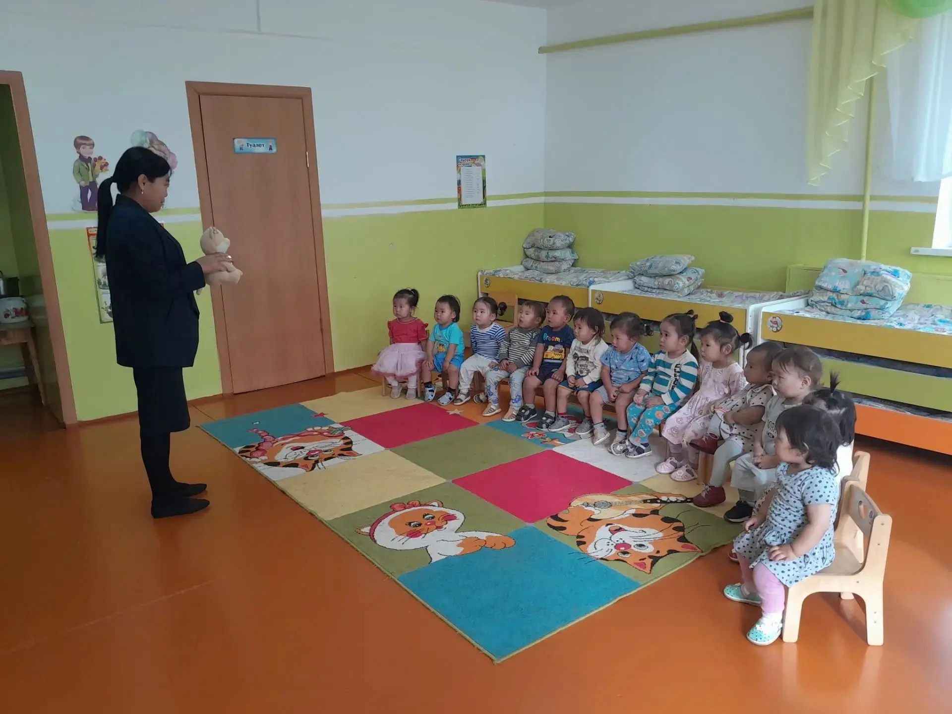 Музыкальное занятие в первой младшей группе ,, В гостях у кошки Васи"