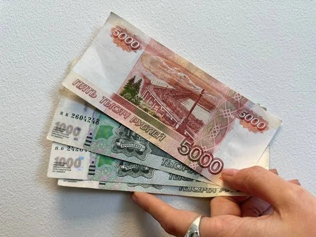 Экономисты рекомендуют запастись наличными на срок от недели до месяца после атак на ба...