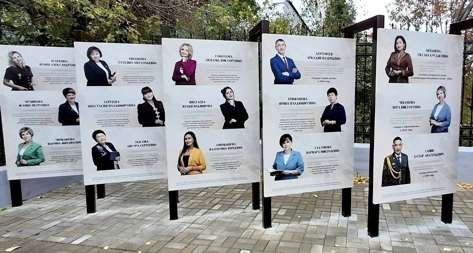 В Международный День учителя, 5 октября, в Горно-Алтайске у Памятника Первому учителю с...