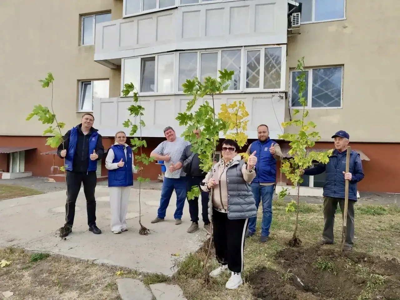 🌿 Вместе делаем район зеленее!
