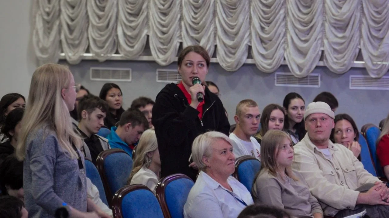 СМИ о нас: Бурные аплодисменты зрителей могут помочь одержать победу в научном стендапе