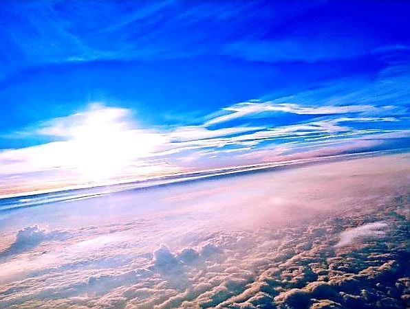 А вот так над облаками! Здесь всегда светит Солнце!☀