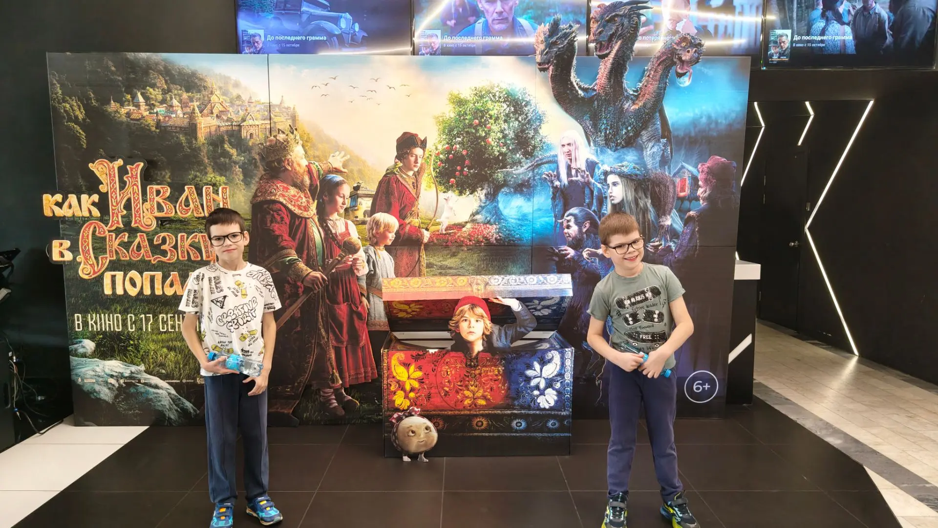 Наши парни сегодня с классом Миши пошли в кино 🎬 какая же классная у Миши учительница!...