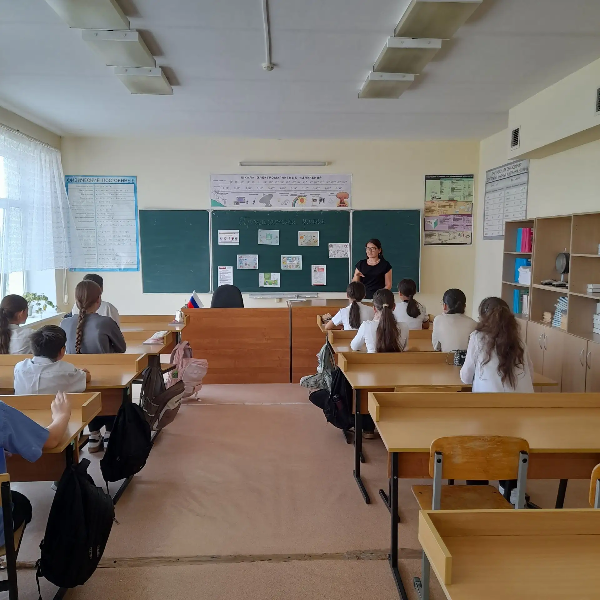 15 октября в 7 классе прошёл классный час на тему "Профилактика гриппа".