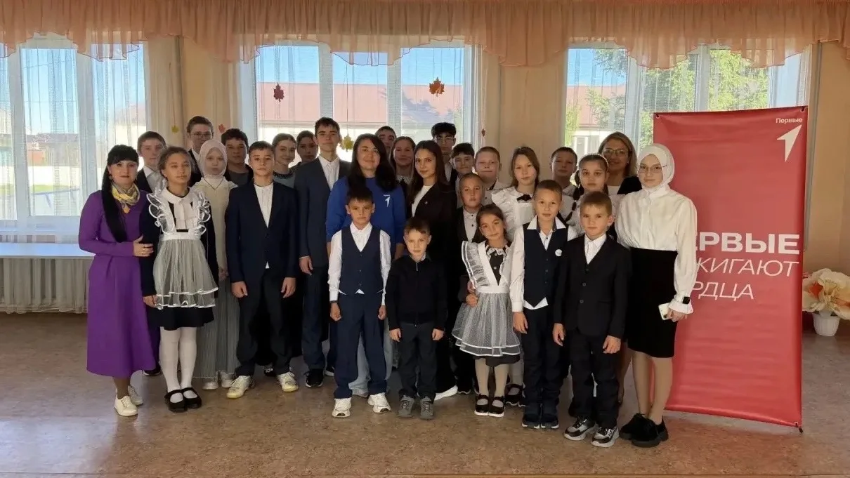 К нам в гости приходила куратор местного отделения Ильмира Наилевна Аюкаева. Она провел...