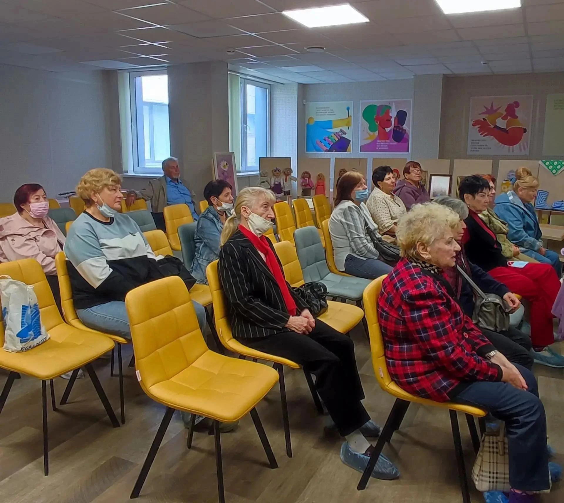 Для пожилых мариупольцев организовали вечер поэзии Вероники Тушновой