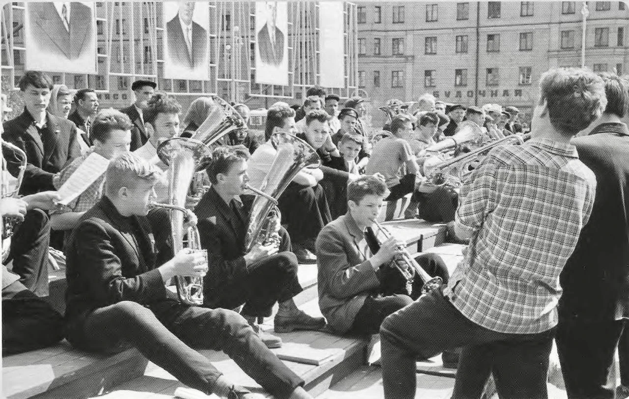 Народные гуляния на площади Ленина. Пенза, 1966 г.