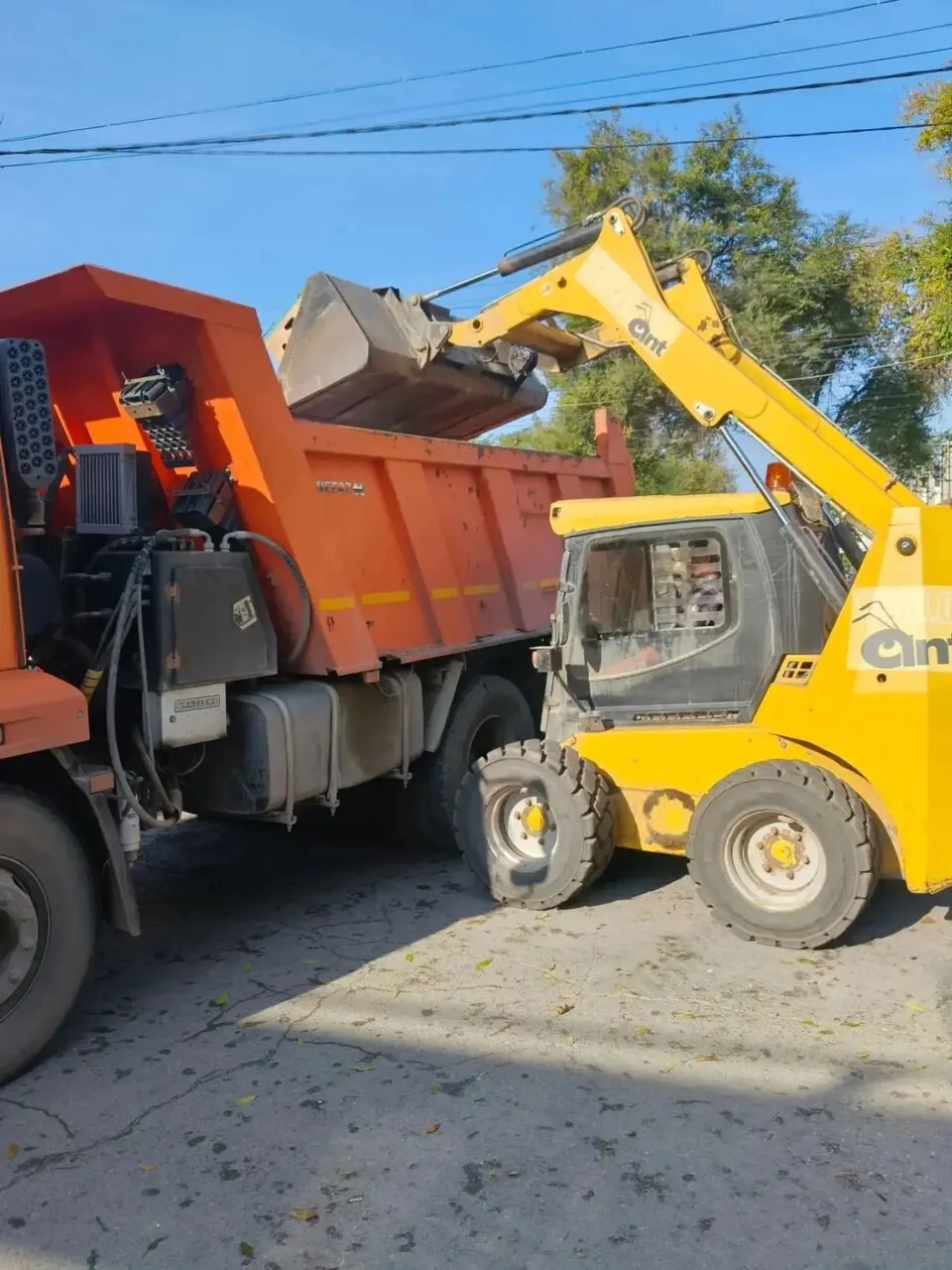 В Таганроге продолжают бороться со стихийной торговлей у Центрального рынка.