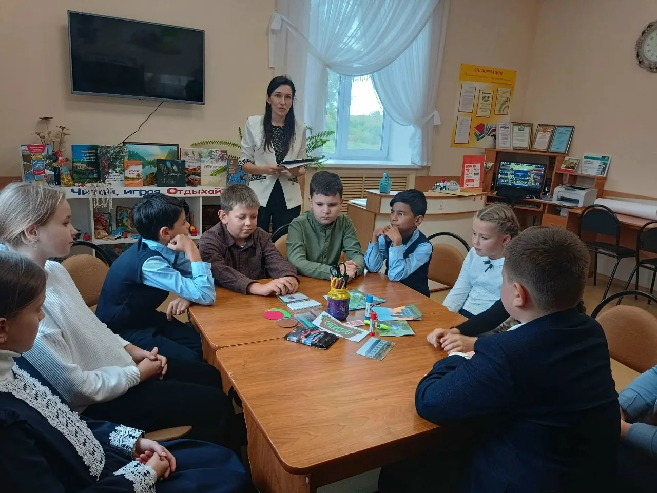 📙 Сотрудники Лебяженской и Черёмушкинской библиотек провели для учащихся младших класс...