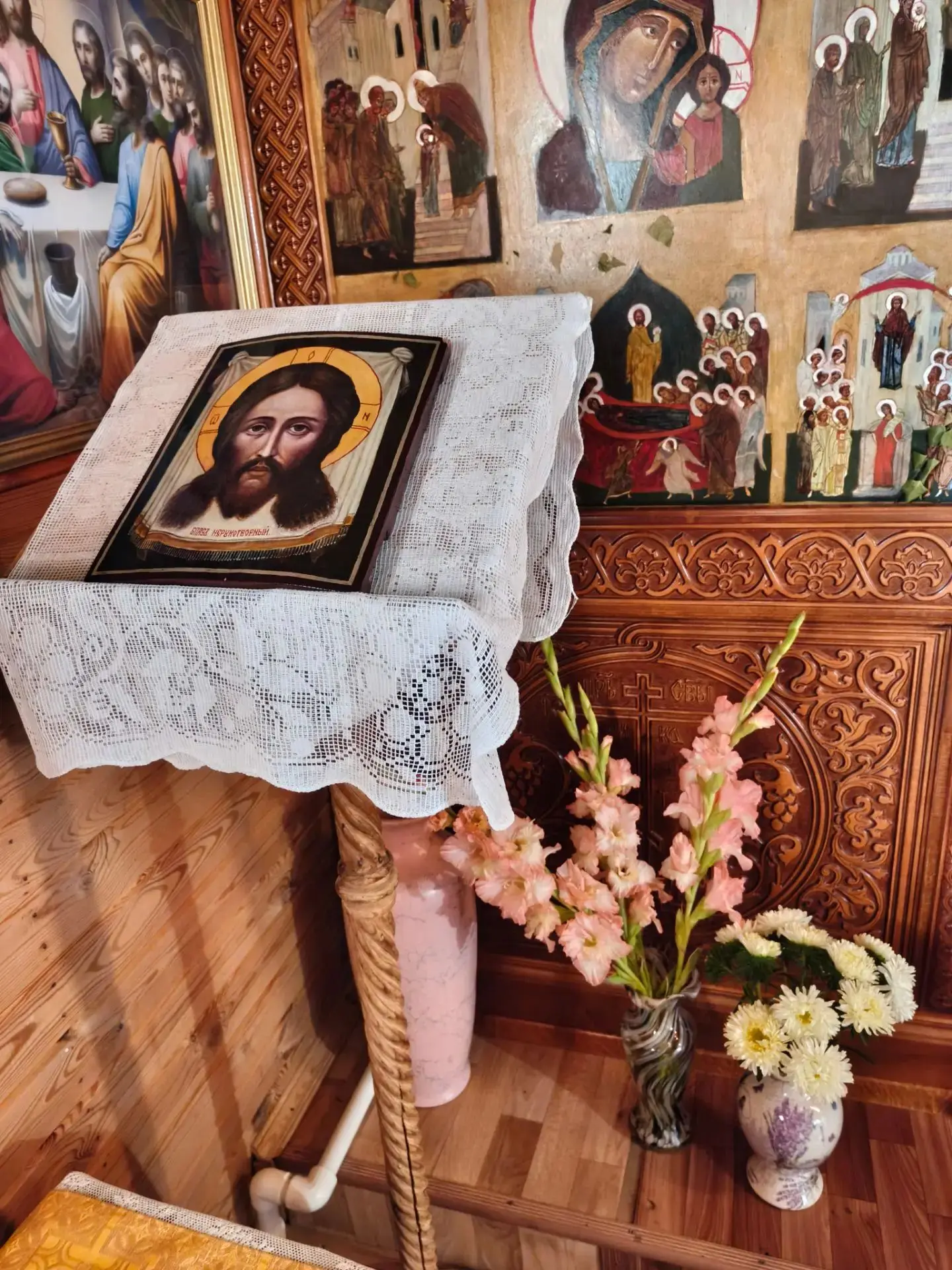 Как только хочешь что-либо начинать и делать, вспомни, что Бог с тобой есть и уже ведае...