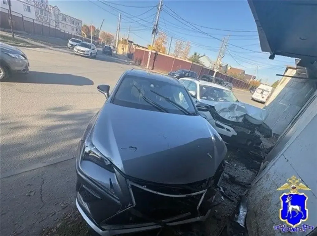 13 октября в 8:45 в Промышленном районе Самары 55-летний водитель Lexus NX300 столкнулс...