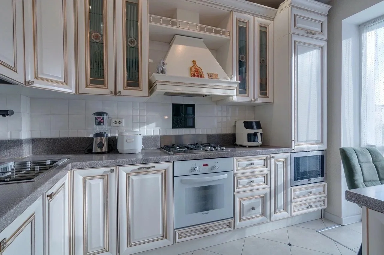 Продаётся просторная евро-трёшка на Добролюбова, 26. 85 м². 3 этаж.
