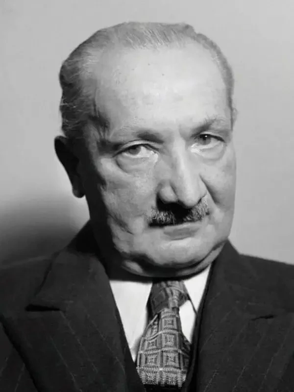 Мартин Хайдеггер (1889–1976) — немецкий философ, один из наиболее влиятельных в 20 стол...