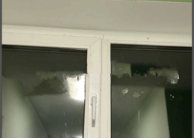 🪟 После капремонта окна в Ясенево оставили грязными