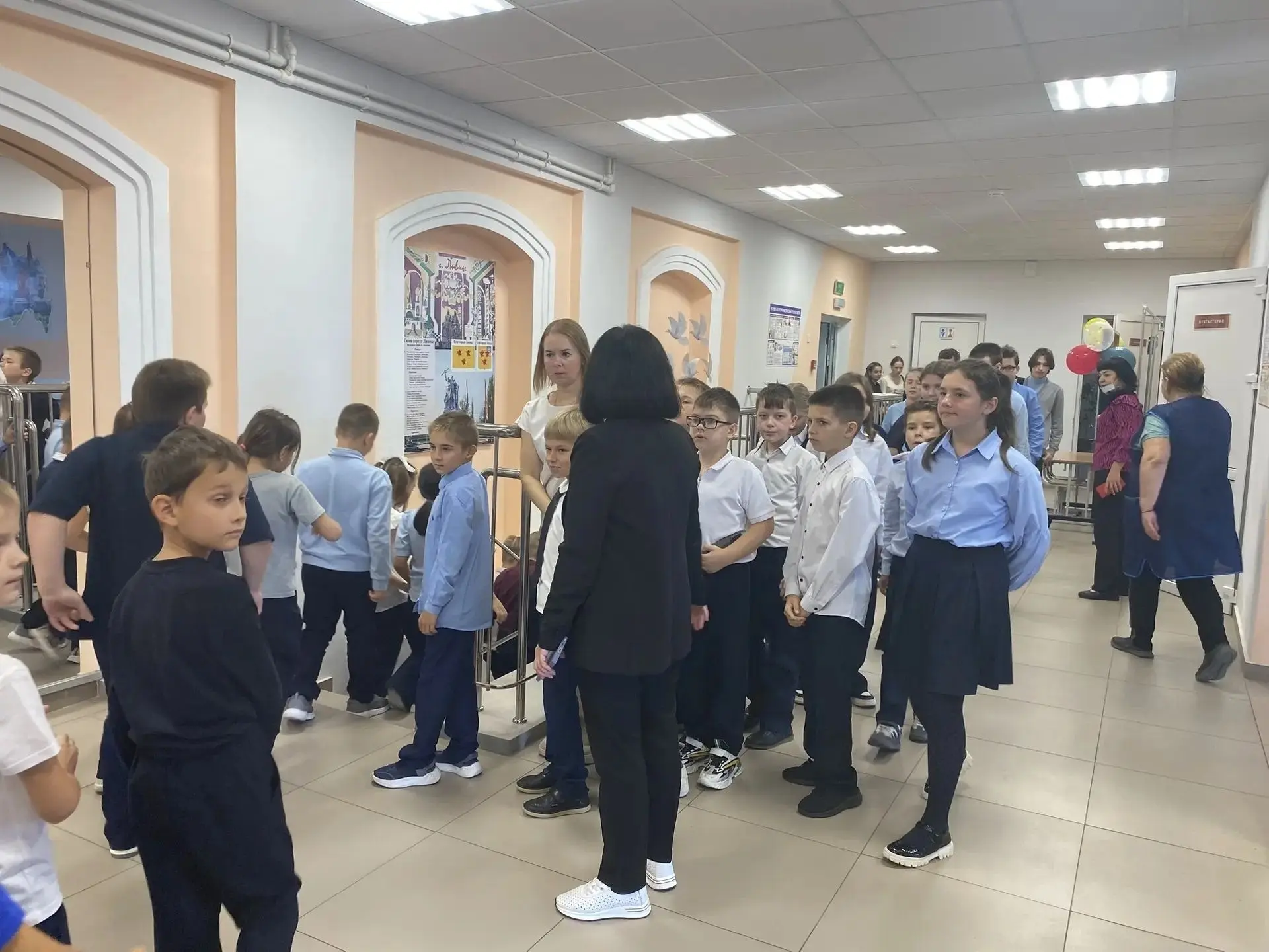 В школе №5 прошла тренировка по отработке действий при ракетной и беспилотной опасности...
