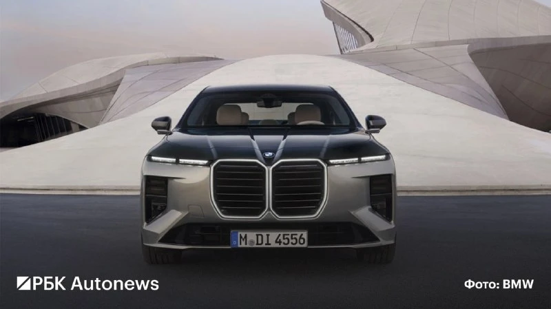 BMW расширил линейку флагманской модели 7 Series, добавив новую модификацию с двигателе...