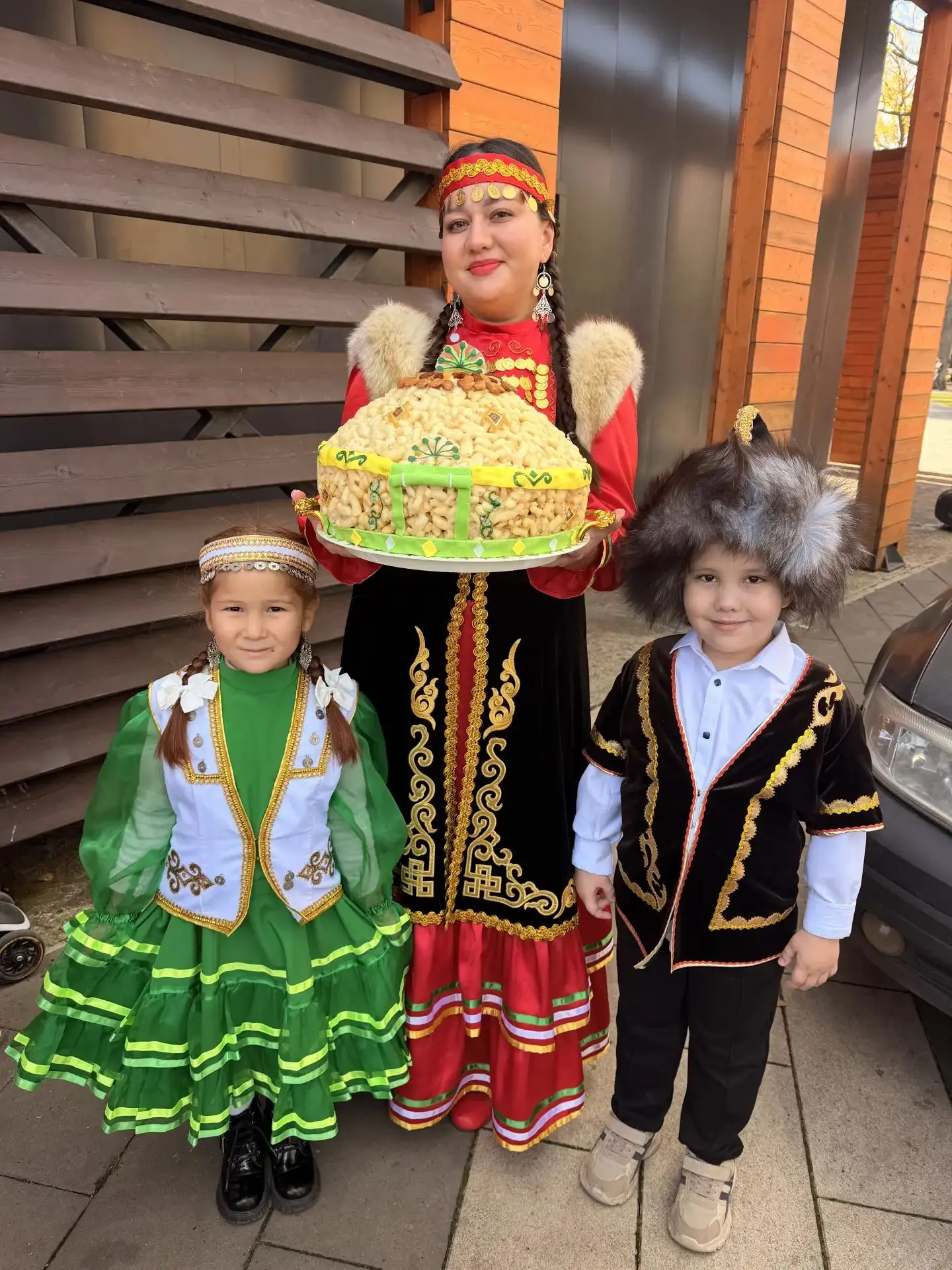 Настоящий праздник вкуса и культуры развернулся в Демском парке! В честь Дня суверените...