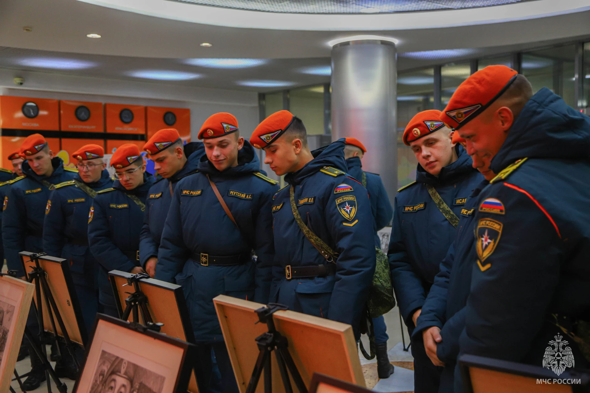 🎨 В Академии открылась выставка «Лики братства»