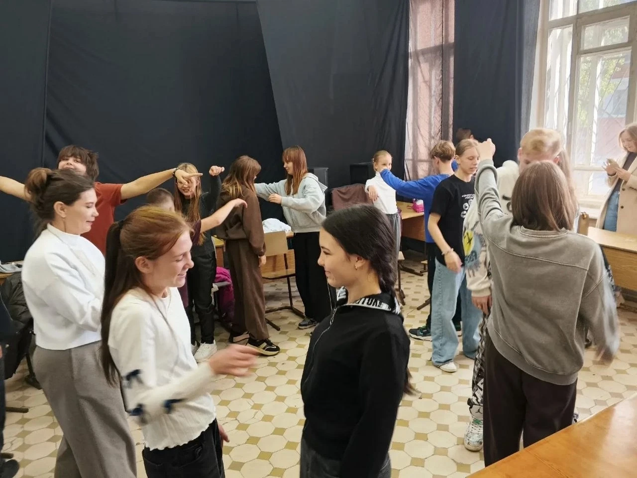 📸Делимся кадрами мастер-класса для юных актеров от режиссера театра-студии "Обратная п...