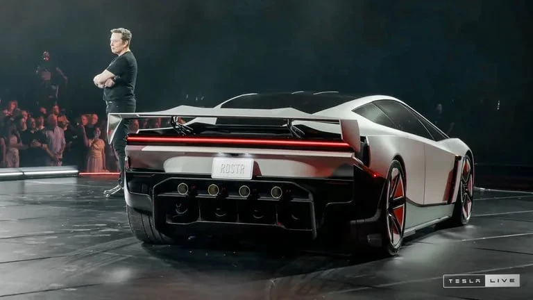 Маск представил летающий Roadster: «лучший из автомобилей, управляемых человеком»
