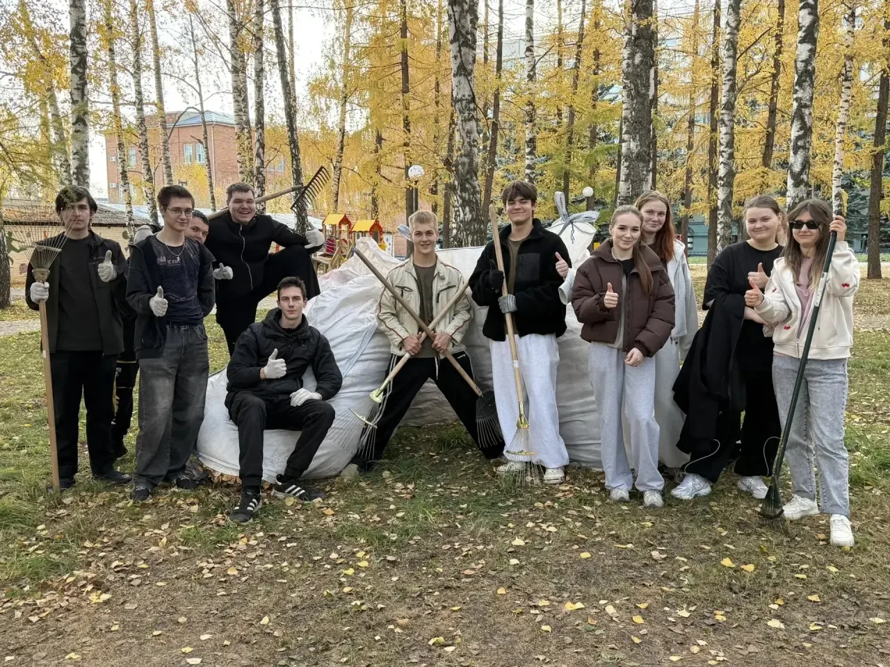 Ребята из ЧФ КНИТУ‑КАИ, спасибо за ваш вклад в чистоту нашего города! 💛